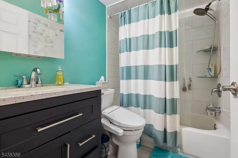 811 Waterford Dr Edison, NJ 08817