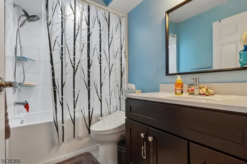 811 Waterford Dr Edison, NJ 08817