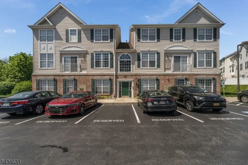 141 Limerick Ln Lopatcong, NJ 08865
