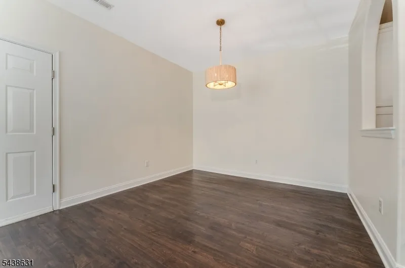 141 Limerick Ln Lopatcong, NJ 08865