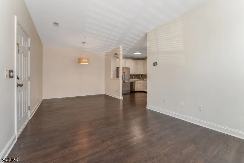 141 Limerick Ln Lopatcong, NJ 08865