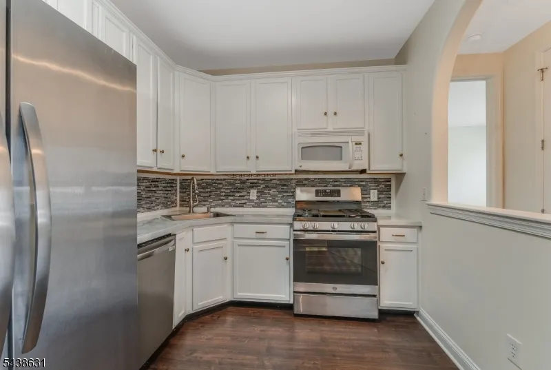 141 Limerick Ln Lopatcong, NJ 08865