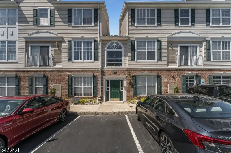 141 Limerick Ln Lopatcong, NJ 08865