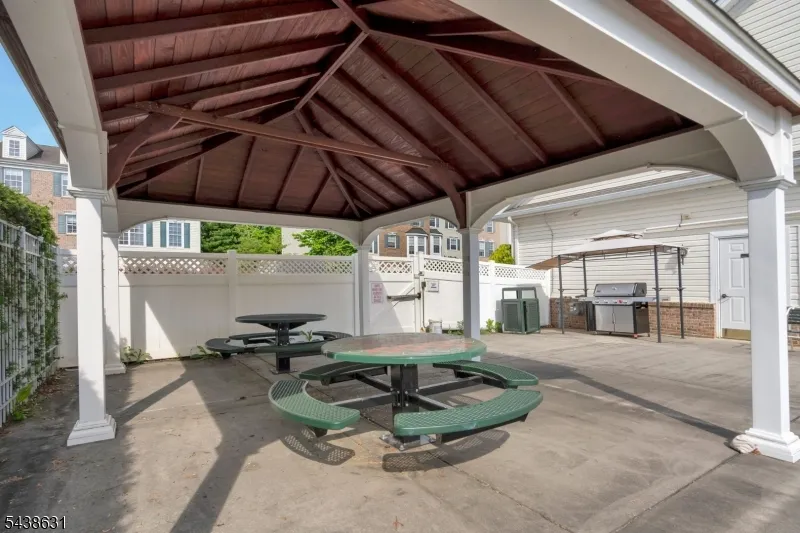 141 Limerick Ln Lopatcong, NJ 08865