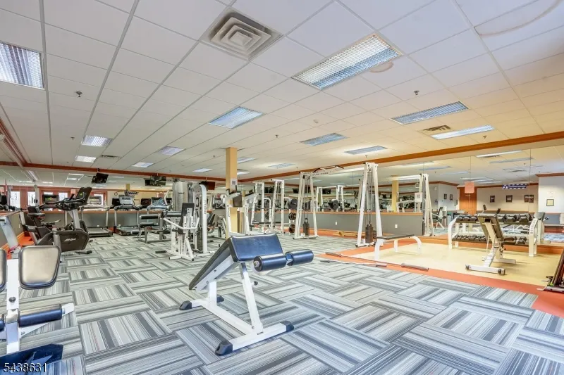 141 Limerick Ln Lopatcong, NJ 08865