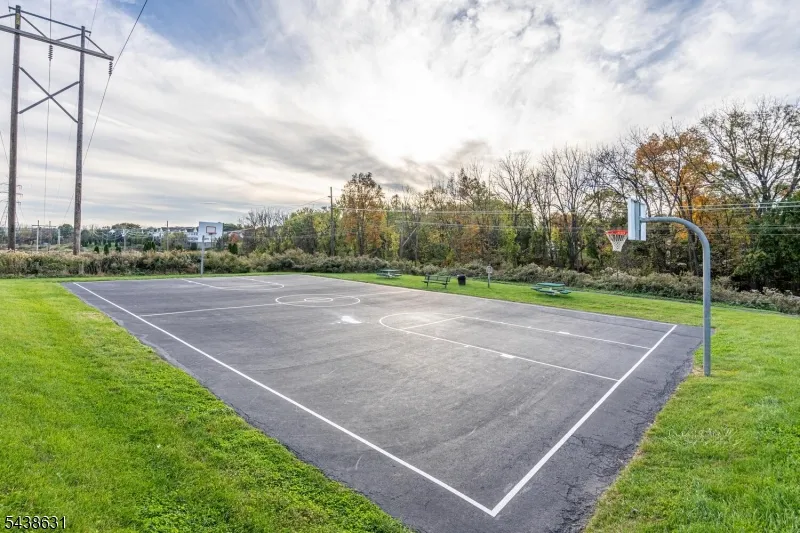 141 Limerick Ln Lopatcong, NJ 08865