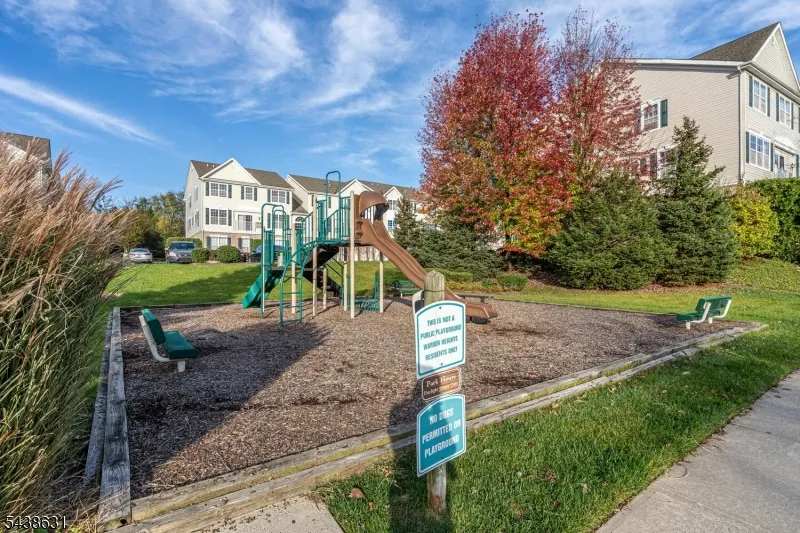 141 Limerick Ln Lopatcong, NJ 08865