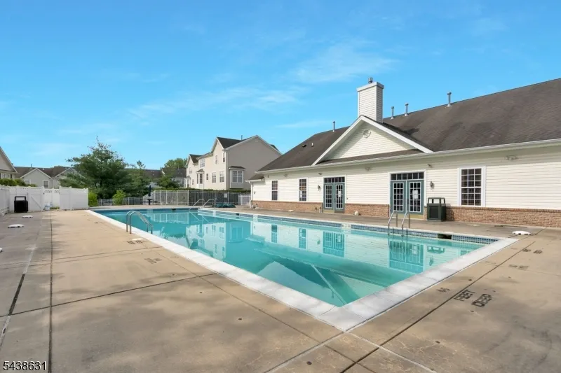 141 Limerick Ln Lopatcong, NJ 08865