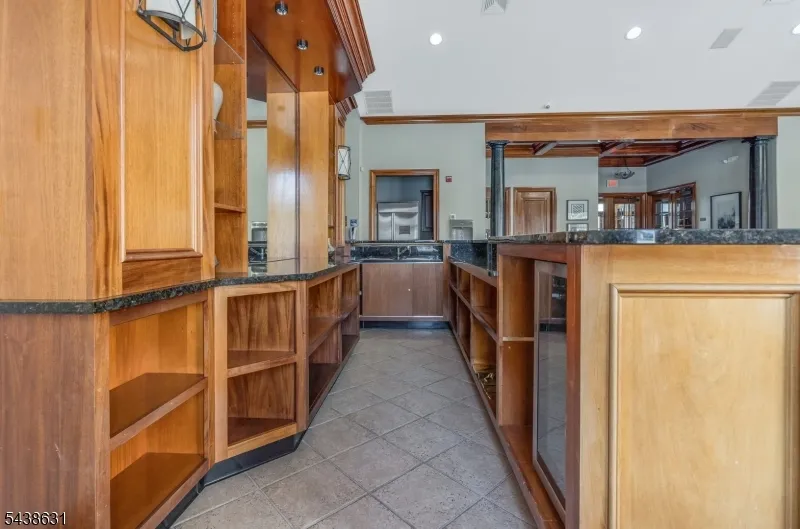 141 Limerick Ln Lopatcong, NJ 08865