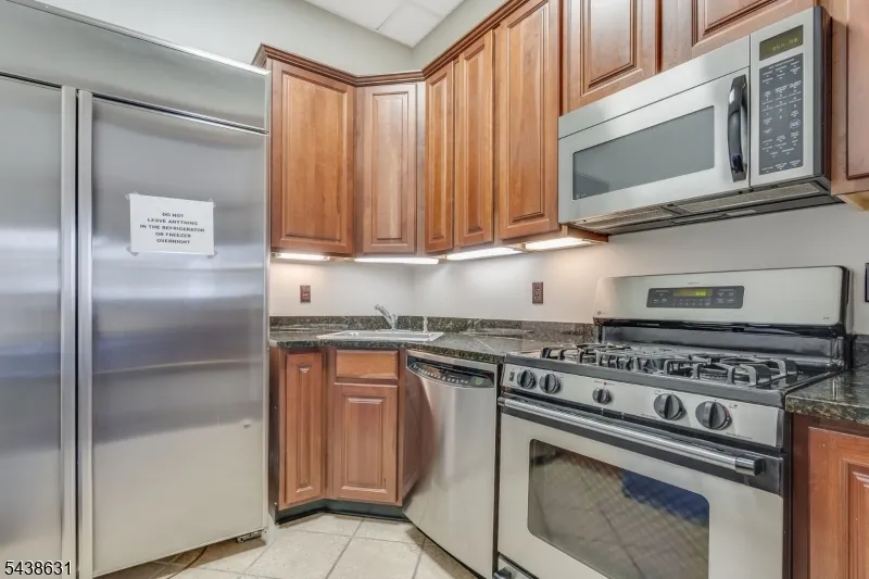 141 Limerick Ln Lopatcong, NJ 08865