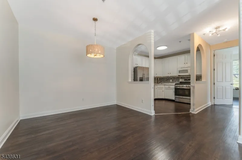 141 Limerick Ln Lopatcong, NJ 08865