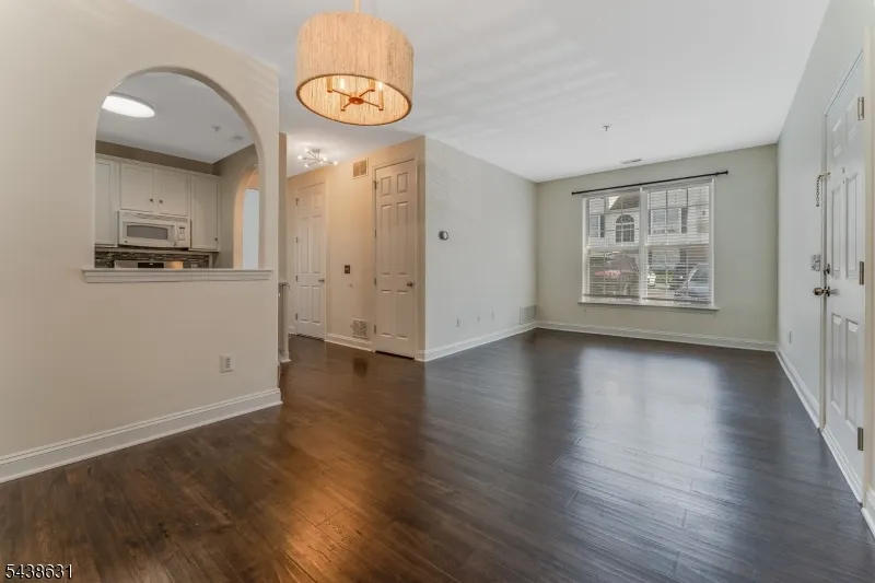 141 Limerick Ln Lopatcong, NJ 08865