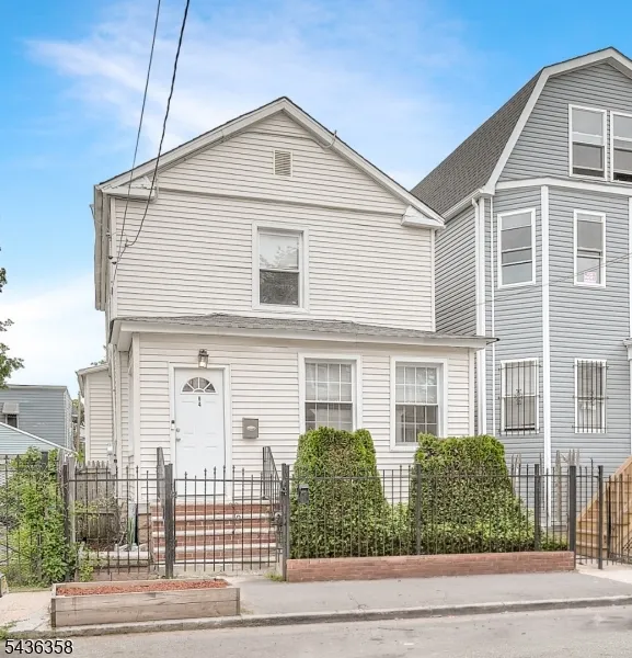 64 Norwood St Newark City, NJ 07106
