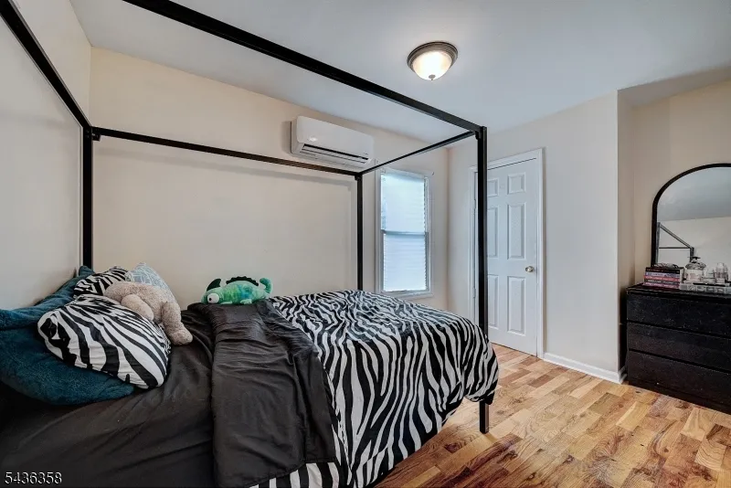 64 Norwood St Newark City, NJ 07106