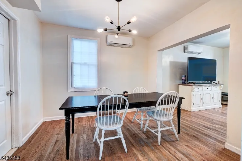 64 Norwood St Newark City, NJ 07106
