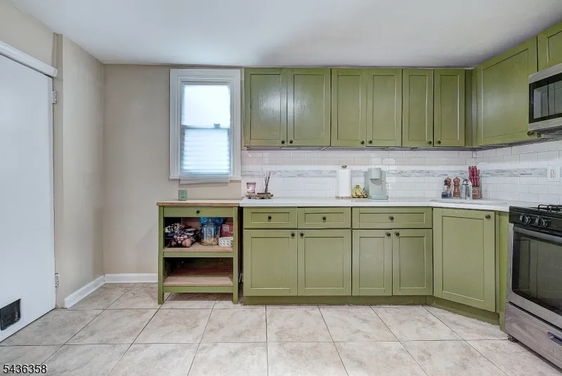 64 Norwood St Newark City, NJ 07106