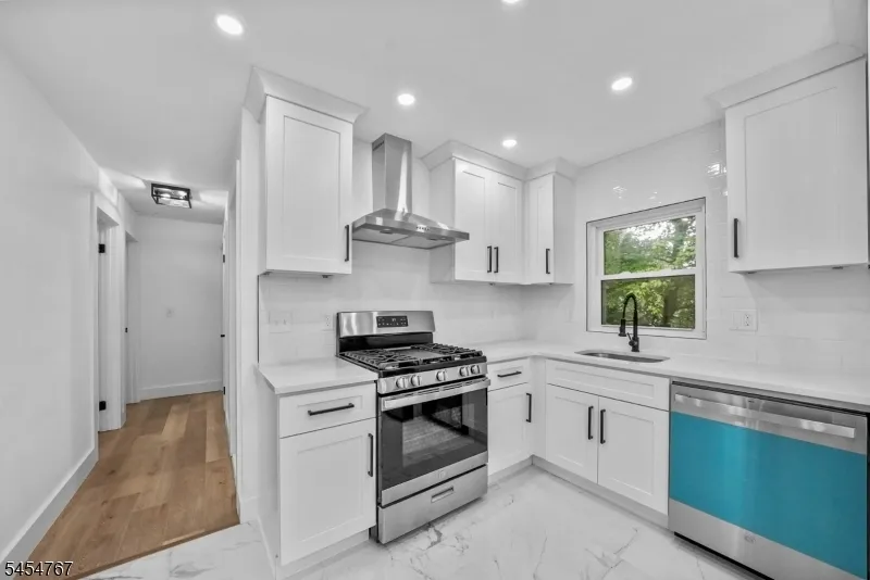 1834 Holly Rd North Brunswick, NJ 08902