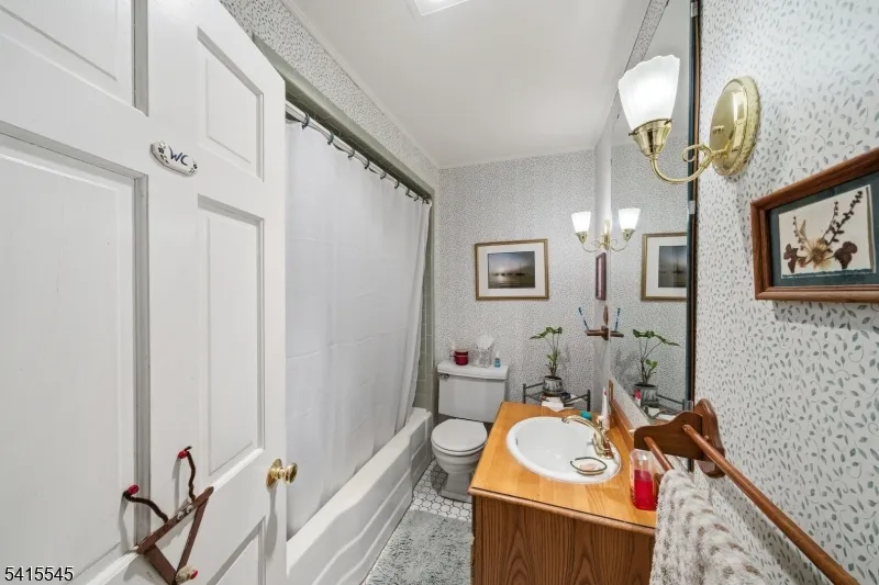 4 Emmet Roche Dr Montville, NJ 07005
