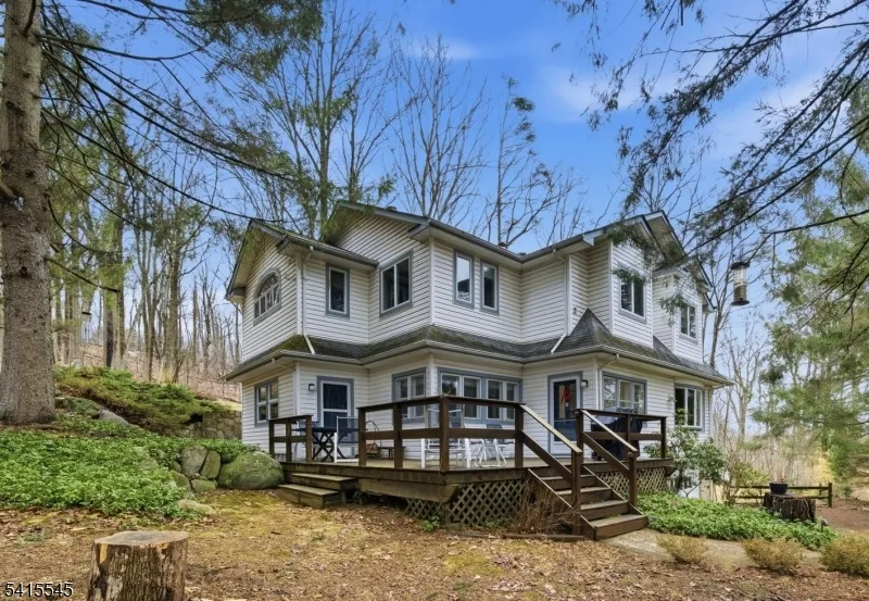 4 Emmet Roche Dr Montville, NJ 07005