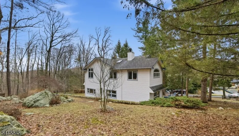 4 Emmet Roche Dr Montville, NJ 07005