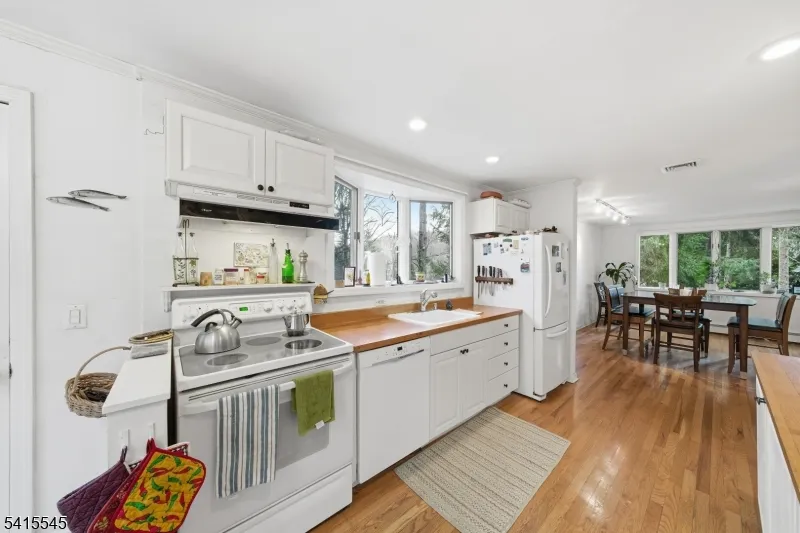 4 Emmet Roche Dr Montville, NJ 07005