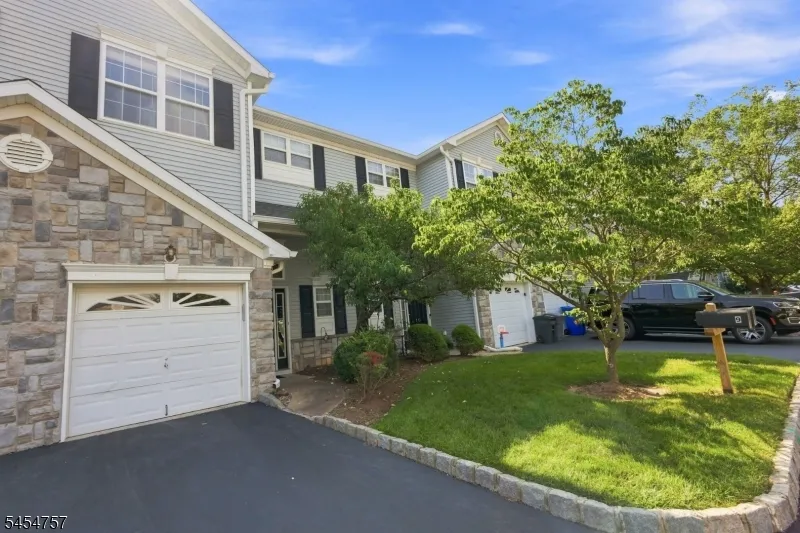9 Bridgepointe Dr Old Bridge, NJ 08879