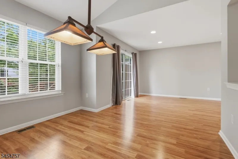 9 Bridgepointe Dr Old Bridge, NJ 08879