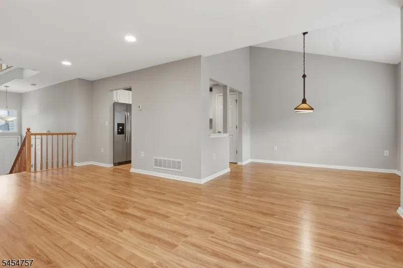 9 Bridgepointe Dr Old Bridge, NJ 08879