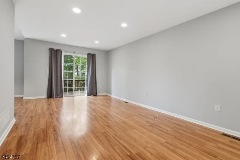 9 Bridgepointe Dr Old Bridge, NJ 08879