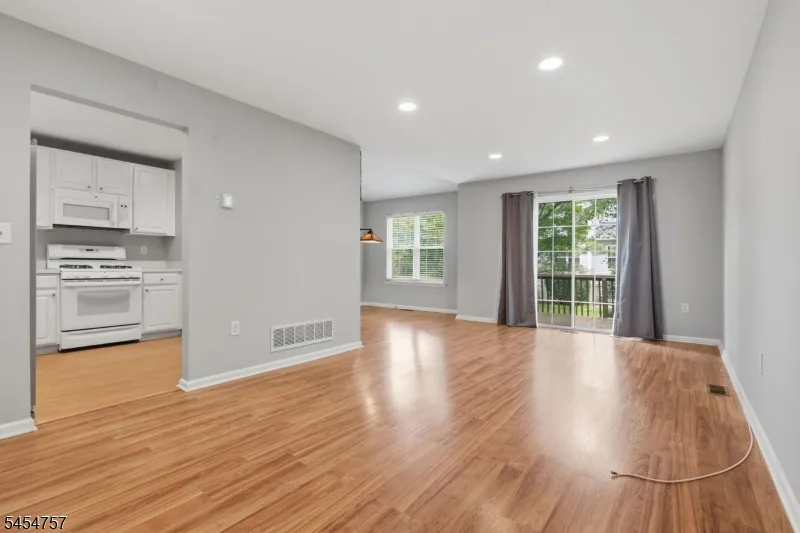 9 Bridgepointe Dr Old Bridge, NJ 08879
