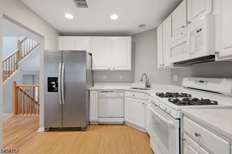 9 Bridgepointe Dr Old Bridge, NJ 08879