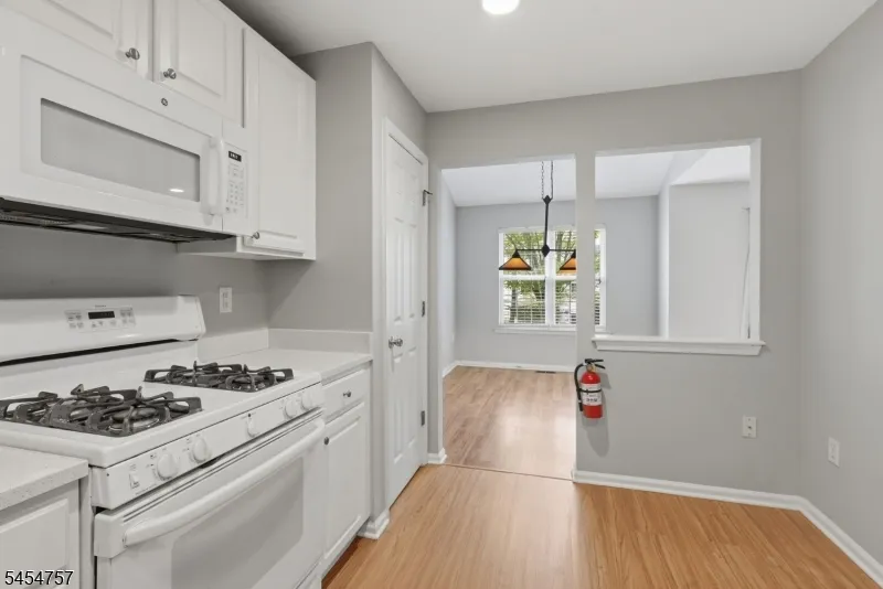 9 Bridgepointe Dr Old Bridge, NJ 08879