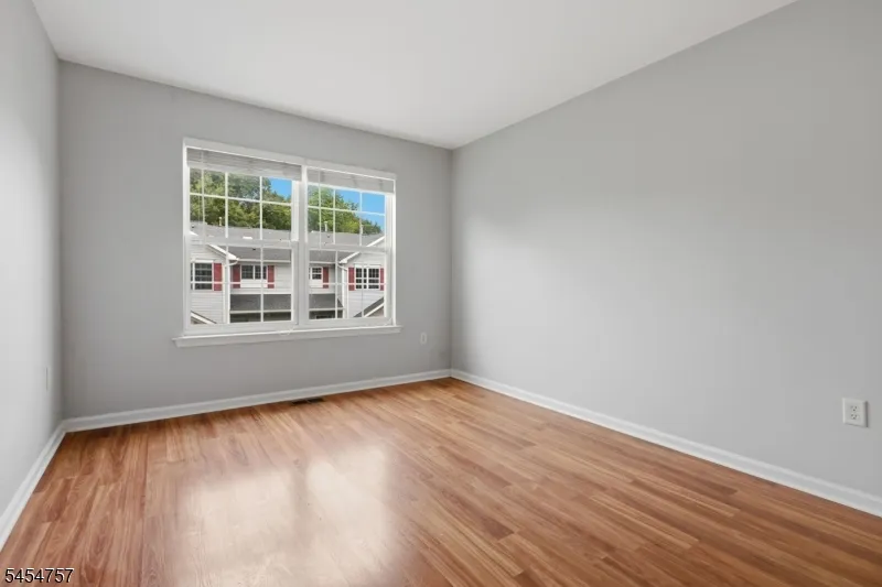 9 Bridgepointe Dr Old Bridge, NJ 08879
