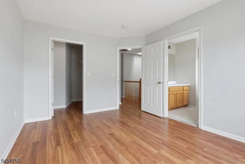 9 Bridgepointe Dr Old Bridge, NJ 08879