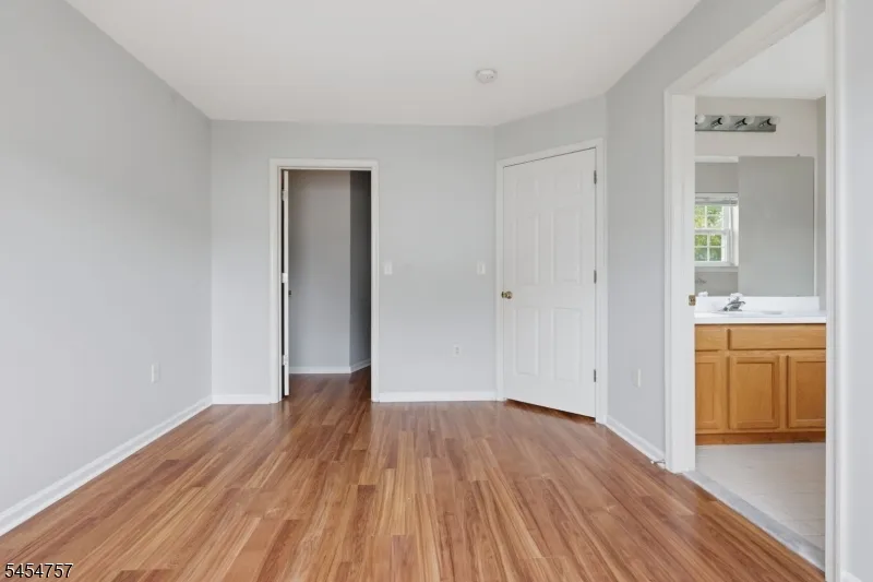 9 Bridgepointe Dr Old Bridge, NJ 08879