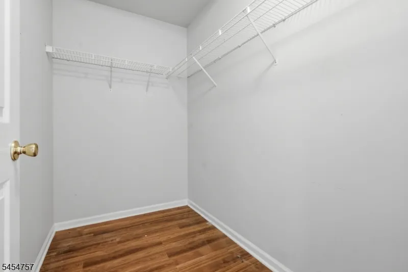 9 Bridgepointe Dr Old Bridge, NJ 08879