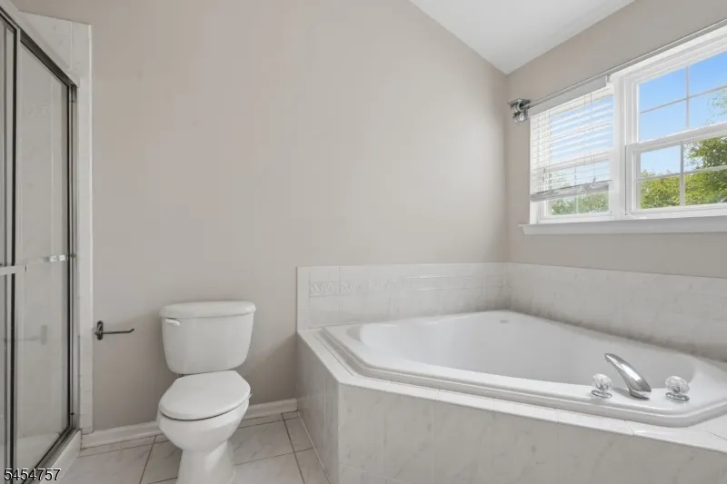 9 Bridgepointe Dr Old Bridge, NJ 08879