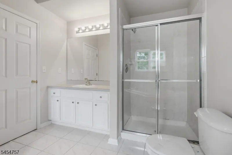 9 Bridgepointe Dr Old Bridge, NJ 08879