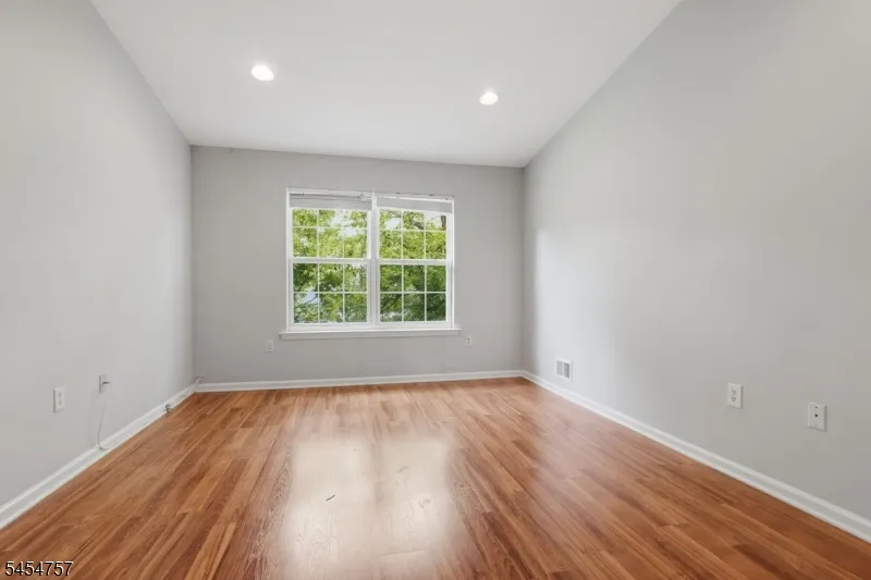 9 Bridgepointe Dr Old Bridge, NJ 08879