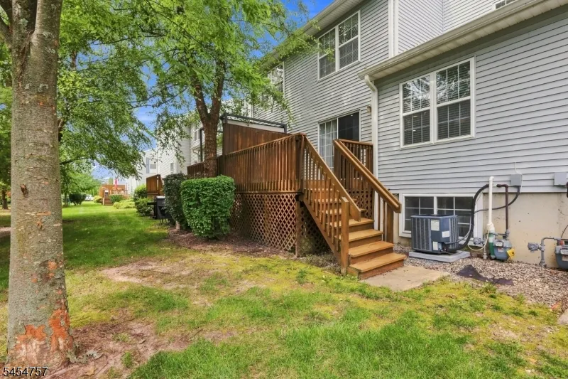 9 Bridgepointe Dr Old Bridge, NJ 08879