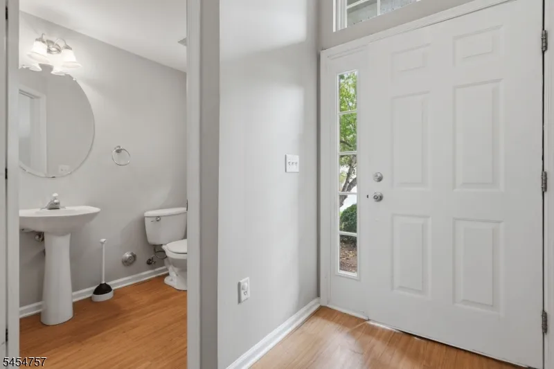 9 Bridgepointe Dr Old Bridge, NJ 08879