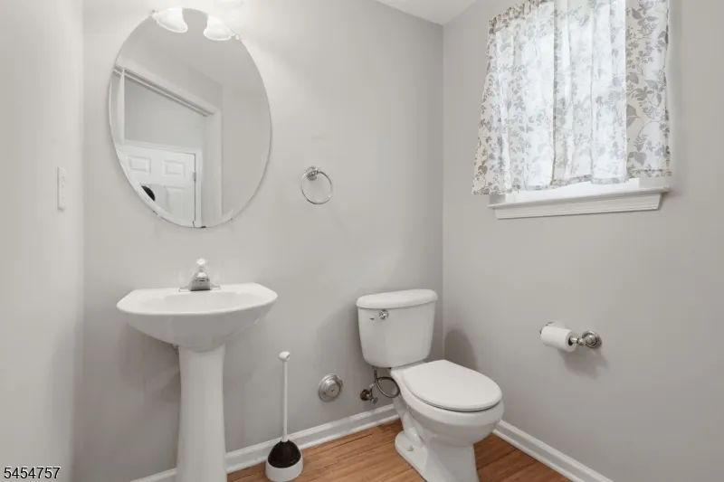 9 Bridgepointe Dr Old Bridge, NJ 08879