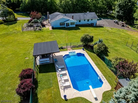 327 Summer Rd