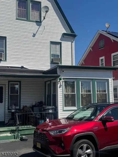 14 Helen Pl Newark City, NJ 07106
