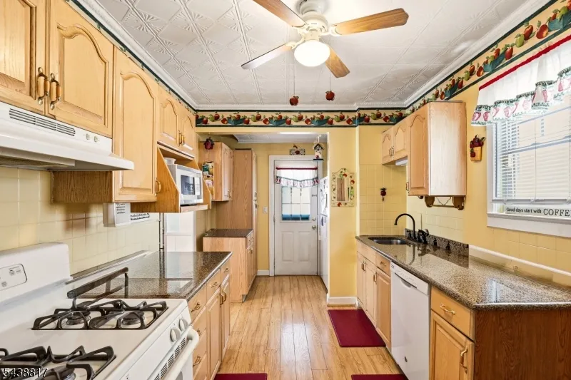 332 Riverside Ave Lyndhurst, NJ 07071