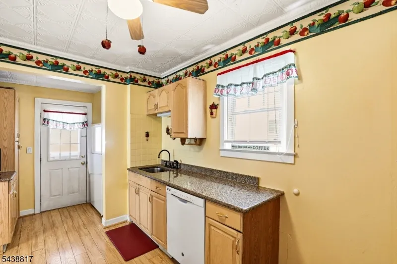 332 Riverside Ave Lyndhurst, NJ 07071