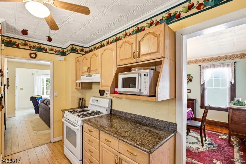 332 Riverside Ave Lyndhurst, NJ 07071