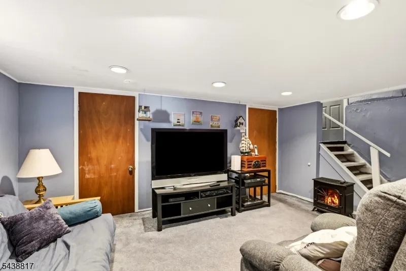 332 Riverside Ave Lyndhurst, NJ 07071