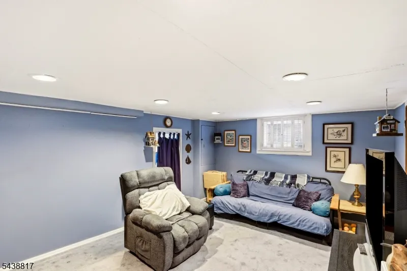 332 Riverside Ave Lyndhurst, NJ 07071