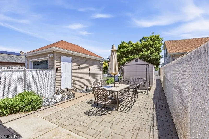 332 Riverside Ave Lyndhurst, NJ 07071